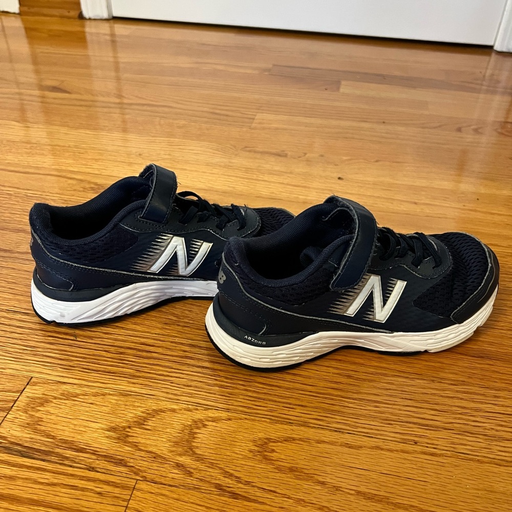 New balance sneakers navy blue size 2.5 W